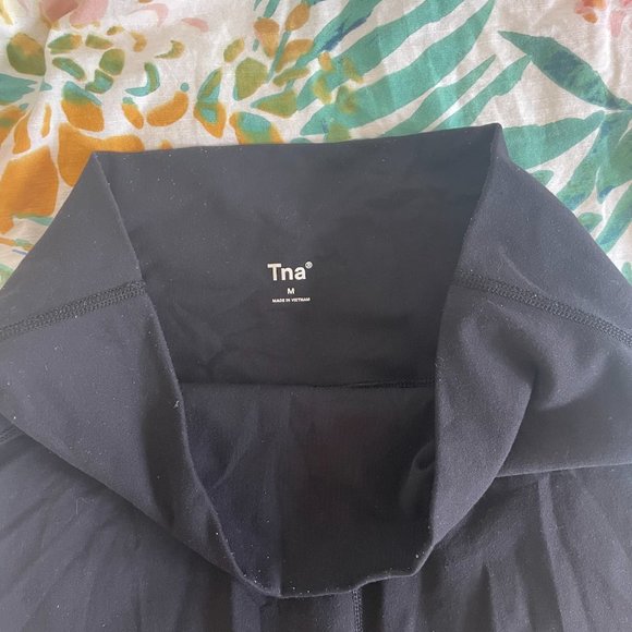 Tna Atmosphere Hi-Rise 7" Short High-waisted bike shorts (Aritzia) - Picture 5 of 7